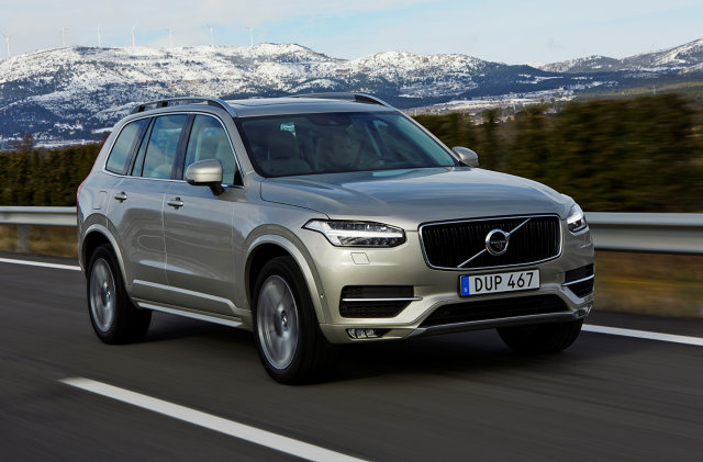 Volvo XC90
Amerykańskie testy zderzeniowe IIHS są zmorą wielu producentów. Słabe wyniki notowały w nich nawet modele, które doskonale wypadły w testach europejskich. Nowe Volvo XC90 otrzymało najwyższe noty zarówno od Euro NCAP, jak również od IIHS.
Fot. Volvo Volvo XC90
Amerykańskie testy zderzeniowe IIHS są zmorą wielu producentów. Słabe wyniki notowały w nich nawet modele, które doskonale wypadły w testach europejskich. Nowe Volvo XC90 otrzymało najwyższe noty zarówno od Euro NCAP, jak również od IIHS.
Fot. Volvo