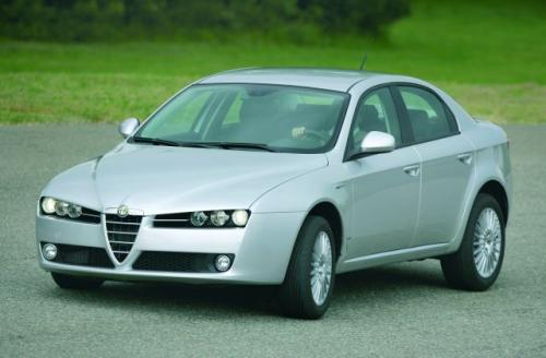 Fot. Alfa Romeo: Alfy Romeo słyną z agresywnej stylizacji i sportowego zacięcia. Nie inaczej jest w przypadku modelu 159. Fot. Alfa Romeo: Alfy Romeo słyną z agresywnej stylizacji i sportowego zacięcia. Nie inaczej jest w przypadku modelu 159.