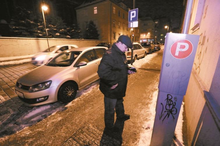 Parkowanie w Opolu kosztuje 2 zł za pierwszą godzinę Parkowanie w Opolu kosztuje 2 zł za pierwszą godzinę