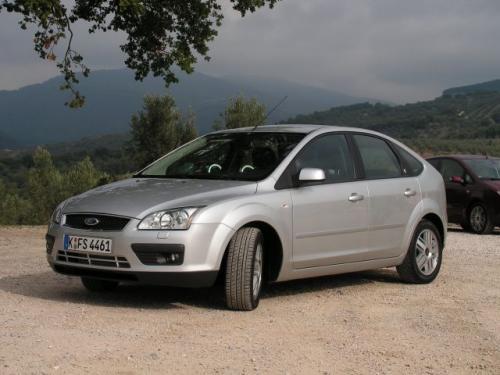Fot. Ryszard Polit: Nowy Ford Focus jest nieco większy od poprzednika i ma unowocześnione podzespoły, jednak koncepcja auta pozostała bez zmian. Fot. Ryszard Polit: Nowy Ford Focus jest nieco większy od poprzednika i ma unowocześnione podzespoły, jednak koncepcja auta pozostała bez zmian.