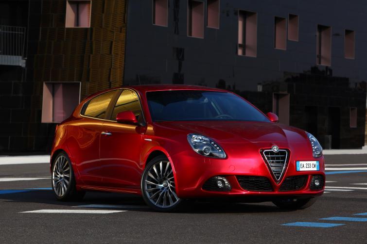 Alfa Romeo uratowana. Ma najwyższy wzrost sprzedaży w Europie Alfa Romeo uratowana. Ma najwyższy wzrost sprzedaży w Europie