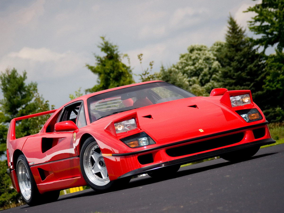 Ferrari F40
Za napęd auta odpowiada 2,9-litrowa V-ósemka, która została wyposażona w dwie turbosprężarki. Moc 478 KM pozwala do 100 km/h przyspieszyć w 4,5 s i osiągnąć maksymalną prędkość 320 km/h.
Fot. Ferrari Ferrari F40
Za napęd auta odpowiada 2,9-litrowa V-ósemka, która została wyposażona w dwie turbosprężarki. Moc 478 KM pozwala do 100 km/h przyspieszyć w 4,5 s i osiągnąć maksymalną prędkość 320 km/h.
Fot. Ferrari
