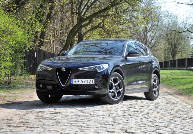Alfa Romeo Stelvio - test
Tego segmentu nie wolno lekceważyć, zwłaszcza mając ambicje wbicia się do segmentu premium, a Alfa Romeo zdecydowanie tego pragnie. Dlatego w końcu doczekaliśmy się premiery pierwszego w historii SUV-a włoskiej marki. Nazywa się Stelvio i obiecuje sportowe wrażenia zza kierownicy.
fot. Marcin Lewandowski Alfa Romeo Stelvio - test
Tego segmentu nie wolno lekceważyć, zwłaszcza mając ambicje wbicia się do segmentu premium, a Alfa Romeo zdecydowanie tego pragnie. Dlatego w końcu doczekaliśmy się premiery pierwszego w historii SUV-a włoskiej marki. Nazywa się Stelvio i obiecuje sportowe wrażenia zza kierownicy.
fot. Marcin Lewandowski