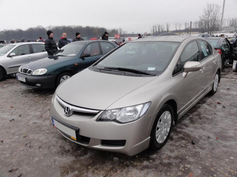 Giełda samochodowa w Rzeszowie (16.12) ceny i zdjęcia aut