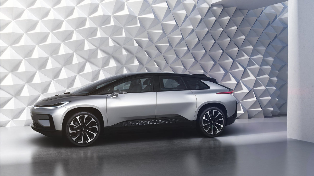 Faraday Future FF 91
Akumulatory mają pojemność aż 130 kWh, co jak zapewnia producent ma się przełożyć na zasięg wynoszący 378 mil (608 km).
Fot. Faraday Future Faraday Future FF 91
Akumulatory mają pojemność aż 130 kWh, co jak zapewnia producent ma się przełożyć na zasięg wynoszący 378 mil (608 km).
Fot. Faraday Future