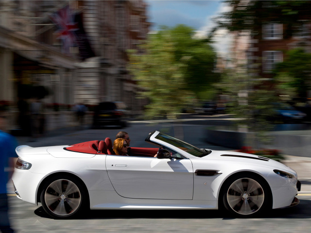 zdjęcie Aston Martin V12 Vantage Roadster