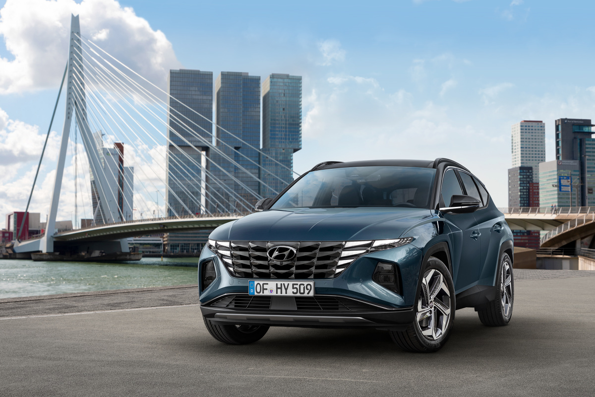 Hyundai Tucson
Nowy Tucson to czwarta generacja bestsellera Hyundaia. Dzięki nowym napędom, Tucson Nowej Generacji dopełnia zelektryfikowaną flotę SUV-ów Hyundai w Europie.
Fot. Hyundai Hyundai Tucson
Nowy Tucson to czwarta generacja bestsellera Hyundaia. Dzięki nowym napędom, Tucson Nowej Generacji dopełnia zelektryfikowaną flotę SUV-ów Hyundai w Europie.
Fot. Hyundai