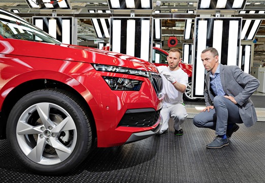 Skoda Kamiq
Podstawowa jednostka to trzycylindrowy silnik 1.0 TSI o mocy 95 KM współpracujący z 5-biegową skrzynią manualną.
Fot. Skoda Skoda Kamiq
Podstawowa jednostka to trzycylindrowy silnik 1.0 TSI o mocy 95 KM współpracujący z 5-biegową skrzynią manualną.
Fot. Skoda