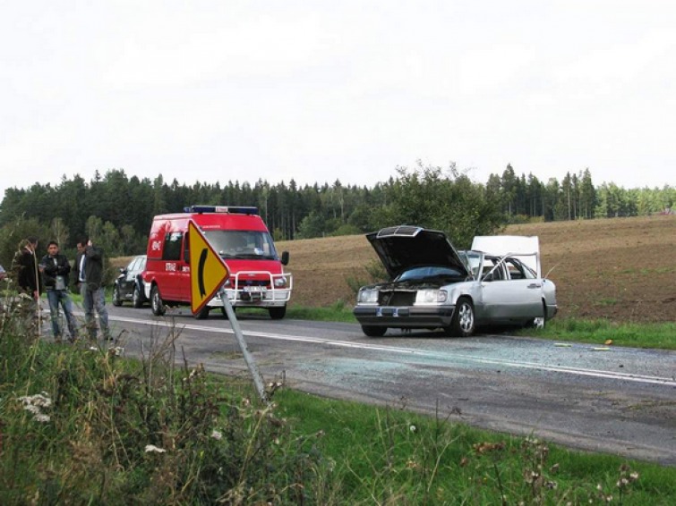 Wypadek policjantów - jeden ranny, drugi uciekł Wypadek policjantów - jeden ranny, drugi uciekł