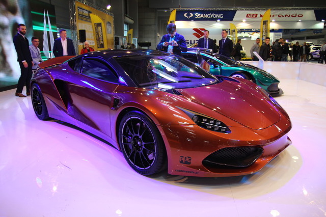Arrinera Hussarya 33
Hussarya 33 otrzymała dopuszczenie do ruchu, a co za tym idzie może się poruszać po drogach publicznych.
Fot. Motofakty.pl
Arrinera Hussarya 33
Hussarya 33 otrzymała dopuszczenie do ruchu, a co za tym idzie może się poruszać po drogach publicznych.
Fot. Motofakty.pl