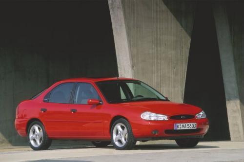 Fot. Ford: Ford Mondeo produkowany w latach 1996 – 2000 oferowano z bogatą gamą jednostek napędowych i wyposażenia. Fot. Ford: Ford Mondeo produkowany w latach 1996 – 2000 oferowano z bogatą gamą jednostek napędowych i wyposażenia.