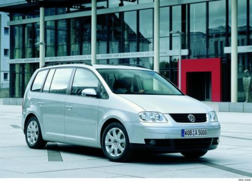 Fot. VW: Touran to pierwszy minivan Volkswagena. Wykorzystuje płytę podłogową Golfa V. Fot. VW: Touran to pierwszy minivan Volkswagena. Wykorzystuje płytę podłogową Golfa V.