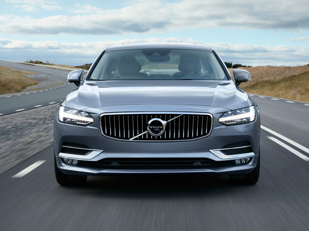 Pierwsza publiczna premiera najnowszego Volvo S90 odbędzie się podczas targów motoryzacyjnych NAIAS w Detroit. Stany Zjednoczone są dla szwedzkiej marki bardzo ważnym rynkiem zbytu, a miejsce premiery luksusowego sedana jasno wskazuje, gdzie znajdzie on wielu nabywców. Model S90 ma przyczynić się do kolejnego wzrostu sprzedaży Volvo / Fot. Volvo Pierwsza publiczna premiera najnowszego Volvo S90 odbędzie się podczas targów motoryzacyjnych NAIAS w Detroit. Stany Zjednoczone są dla szwedzkiej marki bardzo ważnym rynkiem zbytu, a miejsce premiery luksusowego sedana jasno wskazuje, gdzie znajdzie on wielu nabywców. Model S90 ma przyczynić się do kolejnego wzrostu sprzedaży Volvo / Fot. Volvo