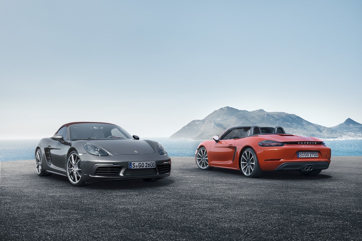 4-cylindrowy, 2-litrowy silnik typu bokser z turbodoładowaniem dostarcza 300 KM i 380 Nm. Porsche 718 Boxster S napędzane jest natomiast za pomocą jednostki o pojemności 2,5 l. W tym przypadku do dyspozycji mamy 350 KM mocy i 420 Nm / Fot Porsche 4-cylindrowy, 2-litrowy silnik typu bokser z turbodoładowaniem dostarcza 300 KM i 380 Nm. Porsche 718 Boxster S napędzane jest natomiast za pomocą jednostki o pojemności 2,5 l. W tym przypadku do dyspozycji mamy 350 KM mocy i 420 Nm / Fot Porsche