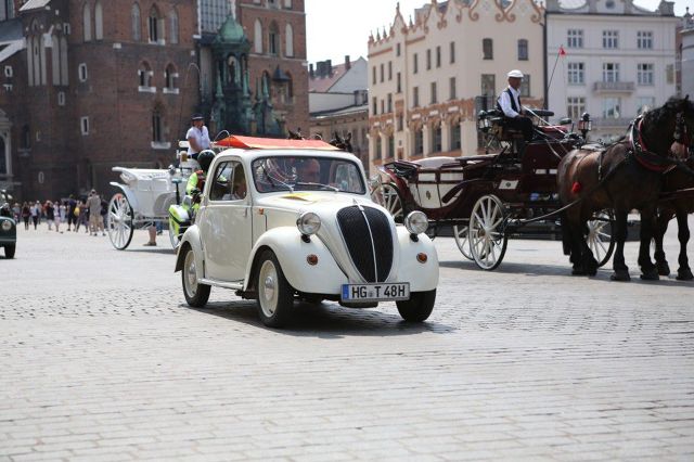 Prezentacja Fiatów 500 Topolino na Rynku w Krakowie, Fot: Fiat Prezentacja Fiatów 500 Topolino na Rynku w Krakowie, Fot: Fiat