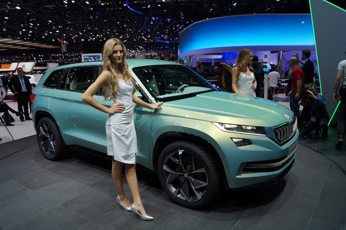 Skoda VisionS
Skoda przymierza się do wprowadzenia na rynek dużego SUV-a. Jego przedsmakiem jest VisionS – prototyp, który był ozdobą stoiska czeskiej marki na Salonie Samochodowym w Genewie.
Fot. Tomasz Szmandra
Skoda VisionS
Skoda przymierza się do wprowadzenia na rynek dużego SUV-a. Jego przedsmakiem jest VisionS – prototyp, który był ozdobą stoiska czeskiej marki na Salonie Samochodowym w Genewie.
Fot. Tomasz Szmandra