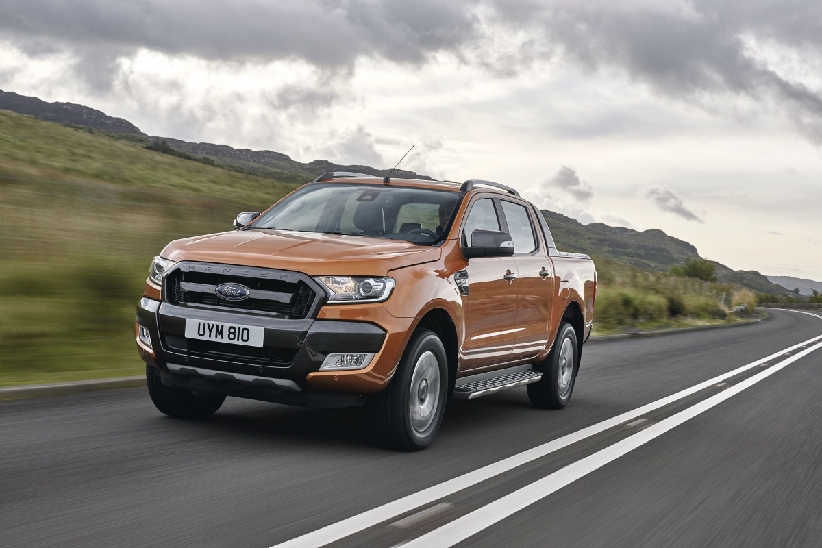 Ford Ranger utrzymuje pozycję lidera sprzedaży w Europie, między innymi dzięki wysokiej, 32-procentowej zwyżce sprzedaży w pierwszych jedenastu miesiącach 2015 roku. W omawianym okresie nabywców znalazło 25500 egzemplarzy tego modelu / Fot. Ford Ford Ranger utrzymuje pozycję lidera sprzedaży w Europie, między innymi dzięki wysokiej, 32-procentowej zwyżce sprzedaży w pierwszych jedenastu miesiącach 2015 roku. W omawianym okresie nabywców znalazło 25500 egzemplarzy tego modelu / Fot. Ford