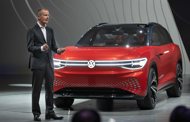 Volkswagen ID. Roomzz
Za napęd odpowiadają dwa elektryczne silniki trakcyjne - każdy napędza jedną z osi pojazd. Łącznie do dyspozycji kierowca ma 306 KM. Energia magazynowana jest w baterii akumulatorów o pojemności 86 kWh, a doładowanie do 80 proc. pojemności potrwa około pół godziny.
Fot. Volkswagen Volkswagen ID. Roomzz
Za napęd odpowiadają dwa elektryczne silniki trakcyjne - każdy napędza jedną z osi pojazd. Łącznie do dyspozycji kierowca ma 306 KM. Energia magazynowana jest w baterii akumulatorów o pojemności 86 kWh, a doładowanie do 80 proc. pojemności potrwa około pół godziny.
Fot. Volkswagen