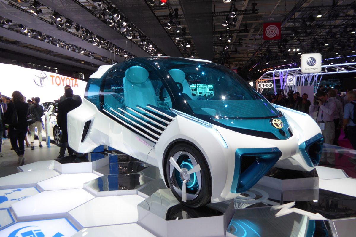 Toyota FCV Plus
Dzięki miniaturyzacji zespołu ogniw paliwowych i innych komponentów systemu zasilania FCV PLUS stał się lekkim, kompaktowym pojazdem, idealnie sprawdzającym się w mieście.
Fot. Ryszard M. Perczak Toyota FCV Plus
Dzięki miniaturyzacji zespołu ogniw paliwowych i innych komponentów systemu zasilania FCV PLUS stał się lekkim, kompaktowym pojazdem, idealnie sprawdzającym się w mieście.
Fot. Ryszard M. Perczak
