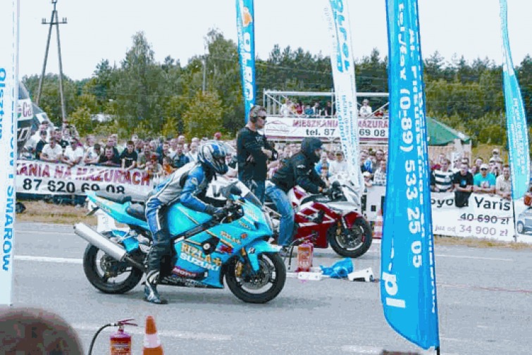 Wyścigi uliczne i samochód odrzutowy na Mazurskim Moto Show Wyścigi uliczne i samochód odrzutowy na Mazurskim Moto Show
