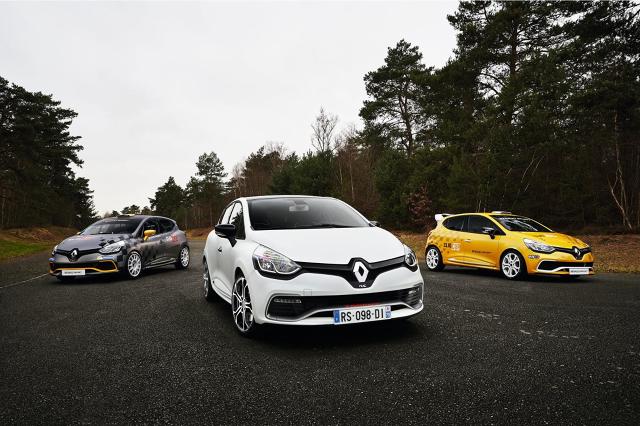 Pod maską Renault Clio RS 220 Trophy pracuje turbodoładowany silnik benzynowy o pojemności 1.6 l. Jednostka dostarcza 220 KM przy 6050 obr/min i 260 Nm maksymalneo momentu obrotowego / Fot. Renault Pod maską Renault Clio RS 220 Trophy pracuje turbodoładowany silnik benzynowy o pojemności 1.6 l. Jednostka dostarcza 220 KM przy 6050 obr/min i 260 Nm maksymalneo momentu obrotowego / Fot. Renault