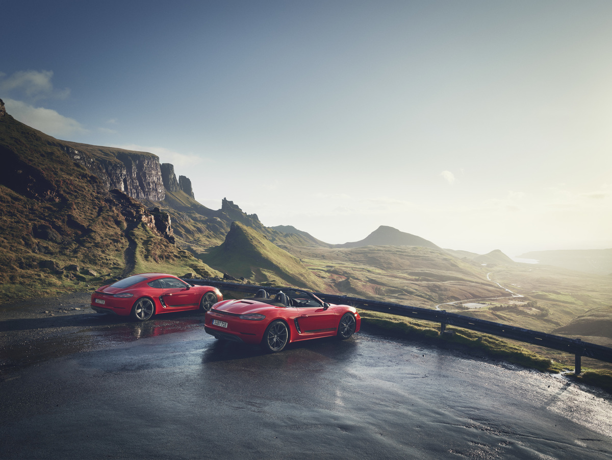 Porsche 718 Cayman T i 718 Boxster T
W Polsce Porsche 718 Cayman T kosztuje od 283 700 zł, a 718 Boxster T – od 286 800 zł, włącznie z VAT. Nowe modele można już zamawiać.
Fot. Porsche
Porsche 718 Cayman T i 718 Boxster T
W Polsce Porsche 718 Cayman T kosztuje od 283 700 zł, a 718 Boxster T – od 286 800 zł, włącznie z VAT. Nowe modele można już zamawiać.
Fot. Porsche
