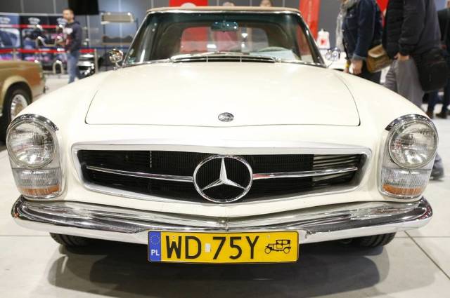 Auto Nostalgia 2019
W Global Expo na Modlińskiej zaparkowały klasyczne samochody i motocykle. Przez cały weekend oglądać można było youngtimery i oldtimery. Wszystkie pieczołowicie odrestaurowane przez ich właścicieli. Na wielkiej hali znalazło się kilkaset pojazdów.
Fot. Szymon Starnawski Auto Nostalgia 2019
W Global Expo na Modlińskiej zaparkowały klasyczne samochody i motocykle. Przez cały weekend oglądać można było youngtimery i oldtimery. Wszystkie pieczołowicie odrestaurowane przez ich właścicieli. Na wielkiej hali znalazło się kilkaset pojazdów.
Fot. Szymon Starnawski