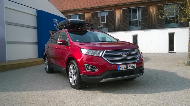 Ford Edge
Spośród nowatorskich rozwiązań zastsosowanych w najnowszym Fordzie Edge warto wymienić system zapobiegania kolizjom Pre-Collision Assist z układem wykrywania pieszych na drodze. Także przednią, szerokokątną kamerę służącą do obserwowania niewidocznych z miejsca kierowcy pojazdów na skrzyżowaniach.
Fot. Janusz Steinbarth Ford Edge
Spośród nowatorskich rozwiązań zastsosowanych w najnowszym Fordzie Edge warto wymienić system zapobiegania kolizjom Pre-Collision Assist z układem wykrywania pieszych na drodze. Także przednią, szerokokątną kamerę służącą do obserwowania niewidocznych z miejsca kierowcy pojazdów na skrzyżowaniach.
Fot. Janusz Steinbarth