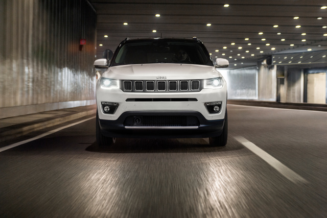 Bez wielkich wyrzeczeń i dużych nakładów finansowych można w prosty sposób stać się użytkownikiem nowego, kultowego modelu Jeepa. Umożliwia to program finansowy – Jeep abonament, dzięki któremu można stać się użytkownikiem dowolnego modelu tej marki: Renegade, Compass, Cherokee, Wrangler i Grand Cherokee. Jeep abonament dostępny jest dla osób fizycznych oraz dla firm.
Fot. Jeep Bez wielkich wyrzeczeń i dużych nakładów finansowych można w prosty sposób stać się użytkownikiem nowego, kultowego modelu Jeepa. Umożliwia to program finansowy – Jeep abonament, dzięki któremu można stać się użytkownikiem dowolnego modelu tej marki: Renegade, Compass, Cherokee, Wrangler i Grand Cherokee. Jeep abonament dostępny jest dla osób fizycznych oraz dla firm.
Fot. Jeep