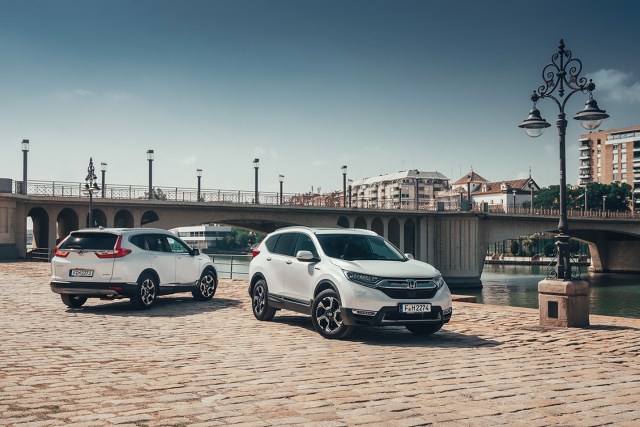 Honda CR-V Hybrid
Po raz pierwszy SUV CR-V Hondy będzie oferowany w Europie z napędem hybrydowym. Ceny zaczynają się od 132 400 zł.
Fot. Honda Honda CR-V Hybrid
Po raz pierwszy SUV CR-V Hondy będzie oferowany w Europie z napędem hybrydowym. Ceny zaczynają się od 132 400 zł.
Fot. Honda