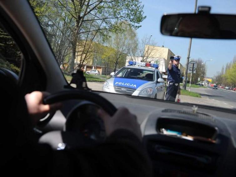Akcja Prędkość. Policjanci skontrolują kierowców w święta Akcja Prędkość. Policjanci skontrolują kierowców w święta