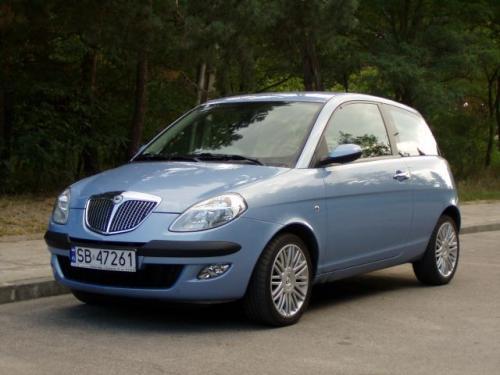 Fot. R. Polit: Lancia Ypsilon zwraca uwagę swoim wyglądem. Zauważyliśmy, że najbardziej podoba się paniom. Fot. R. Polit: Lancia Ypsilon zwraca uwagę swoim wyglądem. Zauważyliśmy, że najbardziej podoba się paniom.