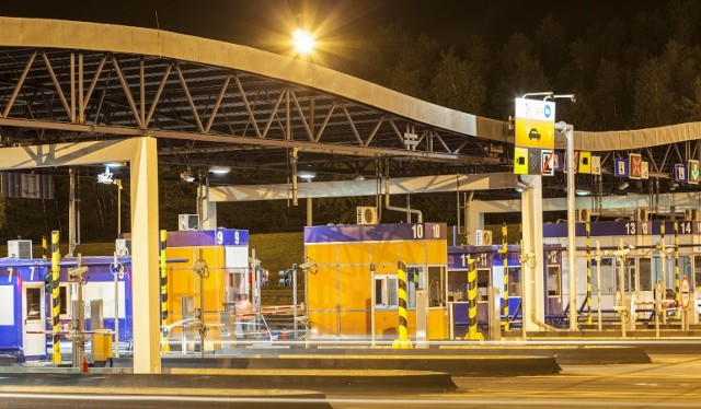 Świetna wiadomość dla wszystkich, którzy w czasie zimowych ferii zamierzają podróżować po Polsce. Od stycznia 2020 firma Stalexport Autostrada Małopolska na odcinku A4 Katowice-Kraków wprowadziła specjalne zniżki dla kierowców, którzy zdecydują się korzystać z automatycznych metod płatności Autopay, A4Go czy Telepass.
Świetna wiadomość dla wszystkich, którzy w czasie zimowych ferii zamierzają podróżować po Polsce. Od stycznia 2020 firma Stalexport Autostrada Małopolska na odcinku A4 Katowice-Kraków wprowadziła specjalne zniżki dla kierowców, którzy zdecydują się korzystać z automatycznych metod płatności Autopay, A4Go czy Telepass.