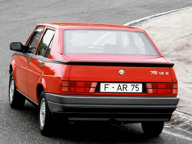 zdjęcie Alfa Romeo 75