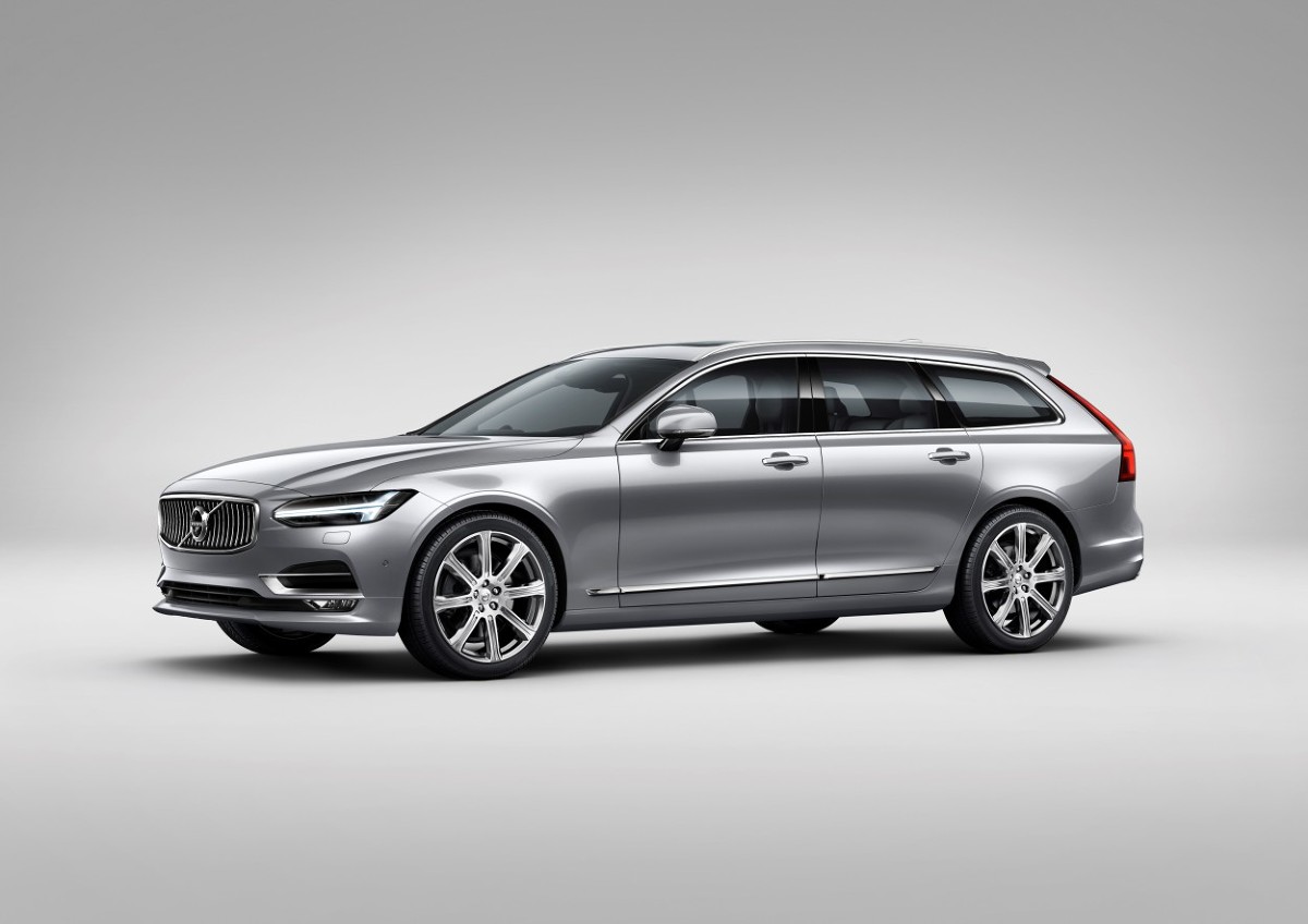 Volvo przygotowuje się na targi Motor Show. Na stoisku marki w hali nr 3 będzie można zobaczyć premiery motoryzacyjne, które miały miejsce podczas targów w Genewie, zaledwie miesiąc wcześniej. Volvo V90 i S90 to dwie najgorętsze premiery motoryzacyjne tego sezonu. Nie zabraknie także czteromiejscowej, luksusowej edycji Volvo XC90 Excellence oraz sportowego modelu S60 Polestar.
Fot. Volvo Volvo przygotowuje się na targi Motor Show. Na stoisku marki w hali nr 3 będzie można zobaczyć premiery motoryzacyjne, które miały miejsce podczas targów w Genewie, zaledwie miesiąc wcześniej. Volvo V90 i S90 to dwie najgorętsze premiery motoryzacyjne tego sezonu. Nie zabraknie także czteromiejscowej, luksusowej edycji Volvo XC90 Excellence oraz sportowego modelu S60 Polestar.
Fot. Volvo