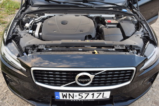 Volvo S60

W naszym teście Volvo S60 w wersji R-Design z silnikiem T5 2.0 o mocy 250 KM z 8-biegową, automatyczną skrzynią biegów Geartronic. Auto mierzy 4.761 m długości, do 100 km/h rozpędza się w 6.5 sekundy i osiąga prędkość maksymalną 240 km/h. W prezentowanej wersji kosztuje od 178 650 zł.

Fot. Marcin Rejmer 