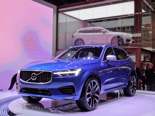 Volvo XC60
Volvo Car Poland ogłosiło ceny najnowszego modelu XC60. Początkowo będzie dostępny wyłącznie z mocniejszymi jednostkami napędowymi, bogatymi pakietami wyposażenia, napędem na cztery koła i z automatycznymi skrzyniami biegów.
Fot. Tomasz Szmandra Volvo XC60
Volvo Car Poland ogłosiło ceny najnowszego modelu XC60. Początkowo będzie dostępny wyłącznie z mocniejszymi jednostkami napędowymi, bogatymi pakietami wyposażenia, napędem na cztery koła i z automatycznymi skrzyniami biegów.
Fot. Tomasz Szmandra