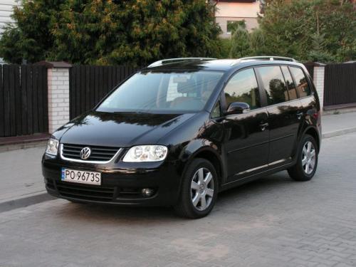 Fot. Ryszard Polit: VW Touran wykorzystuje płytę podłogową VW Golfa. Touran to pojazd 5-osobowy, ale można dokupić dwa dodatkowe fotele montowane w 3. rzędzie. Fot. Ryszard Polit: VW Touran wykorzystuje płytę podłogową VW Golfa. Touran to pojazd 5-osobowy, ale można dokupić dwa dodatkowe fotele montowane w 3. rzędzie.