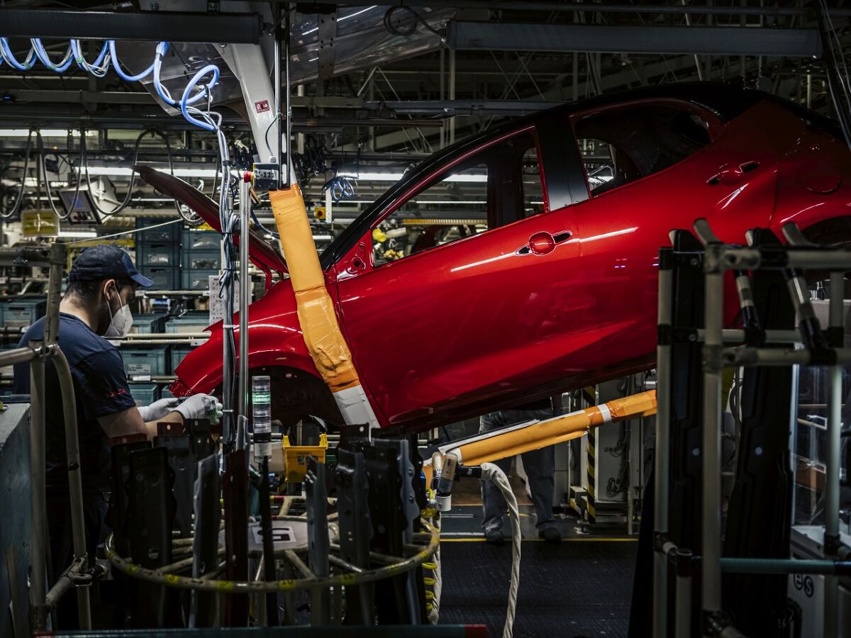 Toyota Motor Manufacturing Czech Republic (TMMCZ) uruchomiła w fabryce w Kolinie produkcję Yarisa – zwycięzcy konkursu Car of the Year 2021. TMMCZ staje się drugim obok Toyota Motor Manufacturing France (TMMF) zakładem produkującym najpopularniejszy samochód Toyoty w Europie.
Fot. Toyota Toyota Motor Manufacturing Czech Republic (TMMCZ) uruchomiła w fabryce w Kolinie produkcję Yarisa – zwycięzcy konkursu Car of the Year 2021. TMMCZ staje się drugim obok Toyota Motor Manufacturing France (TMMF) zakładem produkującym najpopularniejszy samochód Toyoty w Europie.
Fot. Toyota