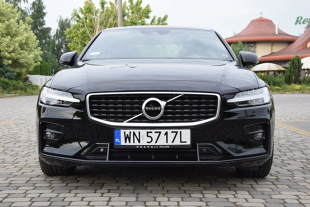 Volvo S60

W naszym teście Volvo S60 w wersji R-Design z silnikiem T5 2.0 o mocy 250 KM z 8-biegową, automatyczną skrzynią biegów Geartronic. Auto mierzy 4.761 m długości, do 100 km/h rozpędza się w 6.5 sekundy i osiąga prędkość maksymalną 240 km/h. W prezentowanej wersji kosztuje od 178 650 zł.

Fot. Marcin Rejmer 
