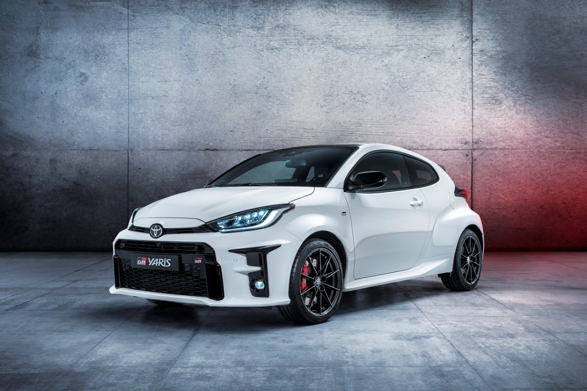 Toyota GR Yaris
Toyota GR Yaris zaprezentowana na Tokyo Auto Salon 2020. To drugi globalny model GR Toyoty po GR Suprze. Samochód ma trzycylindrowy, turbodoładowany silnik o mocy 261 KM, napęd na cztery koła GR-FOUR, lekką konstrukcję nadwozia i specjalnie zaprojektowane zawieszenie.
Fot. Toyota Toyota GR Yaris
Toyota GR Yaris zaprezentowana na Tokyo Auto Salon 2020. To drugi globalny model GR Toyoty po GR Suprze. Samochód ma trzycylindrowy, turbodoładowany silnik o mocy 261 KM, napęd na cztery koła GR-FOUR, lekką konstrukcję nadwozia i specjalnie zaprojektowane zawieszenie.
Fot. Toyota