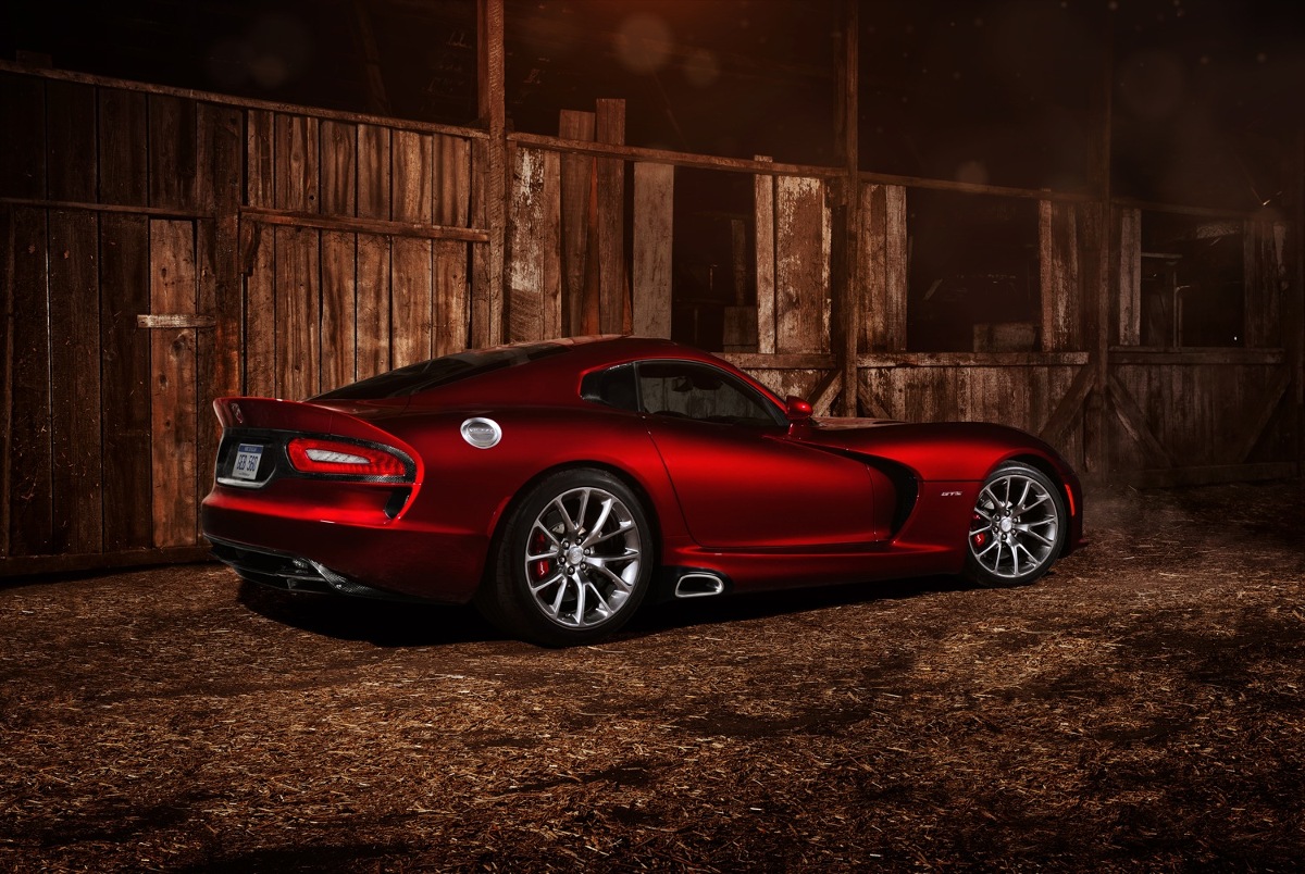 красный автомобиль Dodge SRT Viper GTS скачать