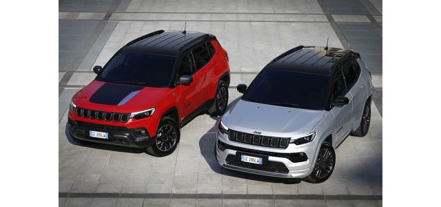 Jeep Compass
To pierwsza premiera Jeepa w Europie dla Grupy Stellantis, nowy model jest produkowany w zakładzie Melfi we Włoszech. W Europie Compass stanowi ponad 40% sprzedaży całkowitej Jeepa. Obecnie jeden na cztery sprzedawane modele Compassa to wersja hybrydowa plug-in.
Fot. Jeep Jeep Compass
To pierwsza premiera Jeepa w Europie dla Grupy Stellantis, nowy model jest produkowany w zakładzie Melfi we Włoszech. W Europie Compass stanowi ponad 40% sprzedaży całkowitej Jeepa. Obecnie jeden na cztery sprzedawane modele Compassa to wersja hybrydowa plug-in.
Fot. Jeep