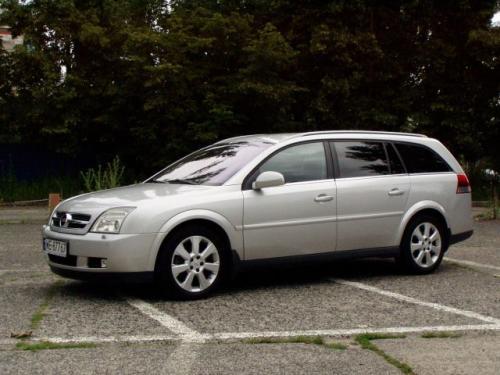 Fot. Ryszard Polit: Opel Vectra Kombi jest dłuższa od Passata i ma większy rozstaw osi.