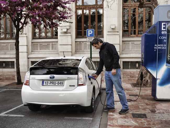 Toyota Prius Plugin Hybrid 2017. Zasięg około 50 km na