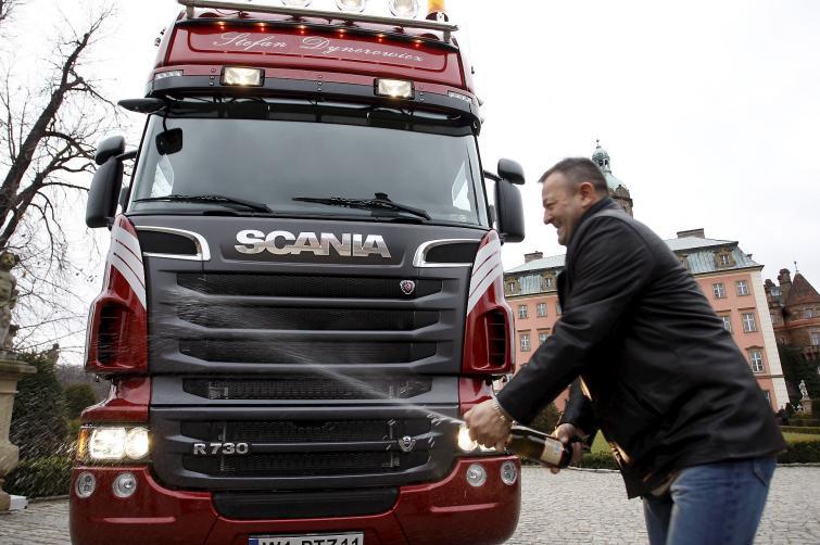 Scania R730: królowa mocy na zamku Książ Scania R730: królowa mocy na zamku Książ