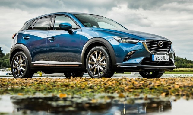 Mazda CX-3
Miejskie crossovery biją rekordy popularności i stanowią ciekawą alternatywę dla aut z segmentu B i C. Wielu kierowców sięga po modele z nieco wyższym zawieszeniem argumentując to większym poziomem bezpieczeństwa, a przede wszystkim odpornością na nierówne miejskie drogi i wysokie krawężniki. Jak w tym segmencie odnajdują się Seat Arona i Mazda CX-3?
Fot. Mazda Mazda CX-3
Miejskie crossovery biją rekordy popularności i stanowią ciekawą alternatywę dla aut z segmentu B i C. Wielu kierowców sięga po modele z nieco wyższym zawieszeniem argumentując to większym poziomem bezpieczeństwa, a przede wszystkim odpornością na nierówne miejskie drogi i wysokie krawężniki. Jak w tym segmencie odnajdują się Seat Arona i Mazda CX-3?
Fot. Mazda