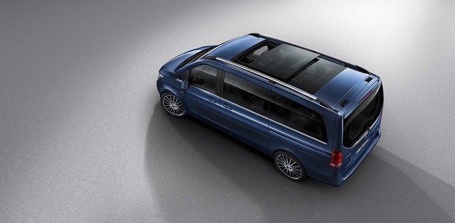 Mercedes-Benz systematycznie poszerza ofertę elementów wyposażenia dostępnych w Klasie V. Do dealerów trafi najbardziej luksusowy wariant modelu - Klasa V Exclusive / Fot. Mercedes-Benz Mercedes-Benz systematycznie poszerza ofertę elementów wyposażenia dostępnych w Klasie V. Do dealerów trafi najbardziej luksusowy wariant modelu - Klasa V Exclusive / Fot. Mercedes-Benz