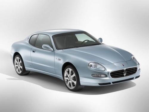 Fot. Maserati: Przełomowym modelem stał się natomiast 3200 GT z pełną płynnych krągłości karoserią, którą zaprojektował, jakże by inaczej - Giugiaro. Samochód debiutował na paryskiej wystawie w 1998 r. Patrząc na niego nie sposób nie zauważyć, że stwor Fot. Maserati: Przełomowym modelem stał się natomiast 3200 GT z pełną płynnych krągłości karoserią, którą zaprojektował, jakże by inaczej - Giugiaro. Samochód debiutował na paryskiej wystawie w 1998 r. Patrząc na niego nie sposób nie zauważyć, że stwor