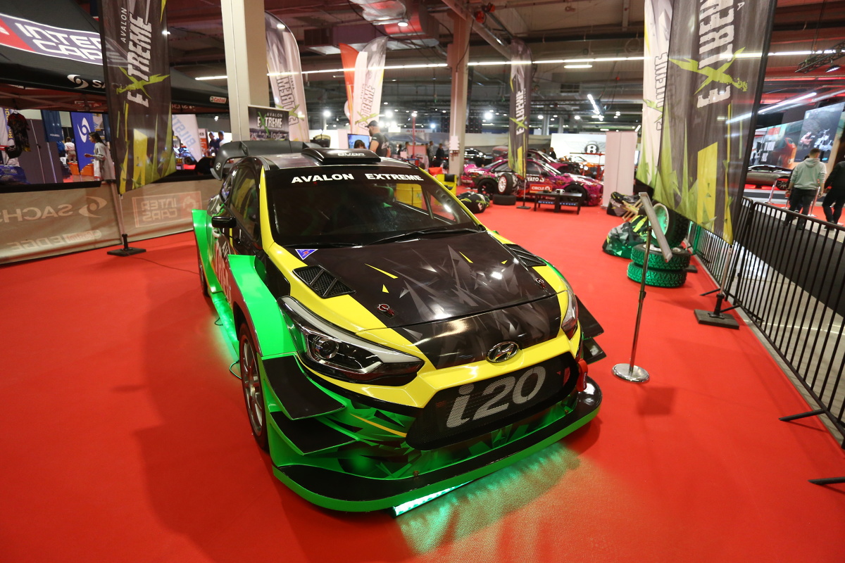 Warsaw Moto Show 2019
Fani motoryzacji i sportów motorowych nie mogą w ten weekend ominąć Nadarzyna, gdzie od piątku do niedzieli trwają targi Warsaw Motor Show 2019. Organizatorzy piątej edycji jednego z największych wydarzeń motoryzacyjnych w kraju zapraszają w tym roku na premierowe pokazy aut oraz występy Richarda Hammonda, Stiga, Krzysztofa Hołowczyca i innych gości.
Fot. Krystian Dobuszyński Warsaw Moto Show 2019
Fani motoryzacji i sportów motorowych nie mogą w ten weekend ominąć Nadarzyna, gdzie od piątku do niedzieli trwają targi Warsaw Motor Show 2019. Organizatorzy piątej edycji jednego z największych wydarzeń motoryzacyjnych w kraju zapraszają w tym roku na premierowe pokazy aut oraz występy Richarda Hammonda, Stiga, Krzysztofa Hołowczyca i innych gości.
Fot. Krystian Dobuszyński